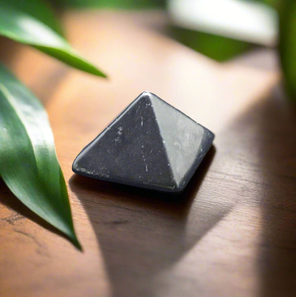 Gemstone Pyramid - Shungite❤️