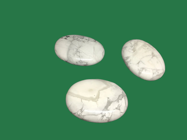 Howlite palm stones